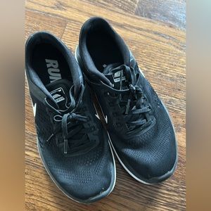 Nike running shoes women size 7.5 black